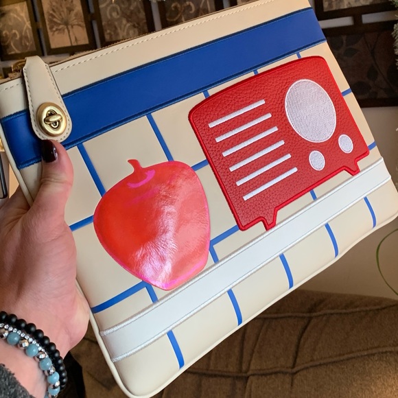 Authentic Coach 1941 Glovetanned leather X wesselmann turnlock zip Lg wristlet - Picture 2 of 15